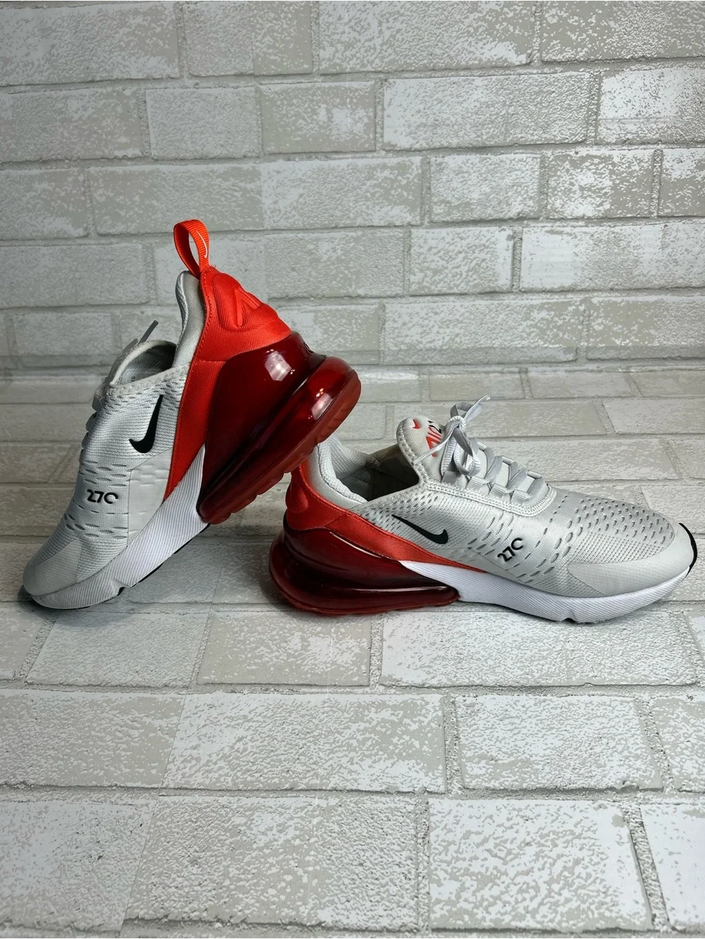Nike Air Max 270 White with Red Accents Sneakers Y7 Woman’s 8.5